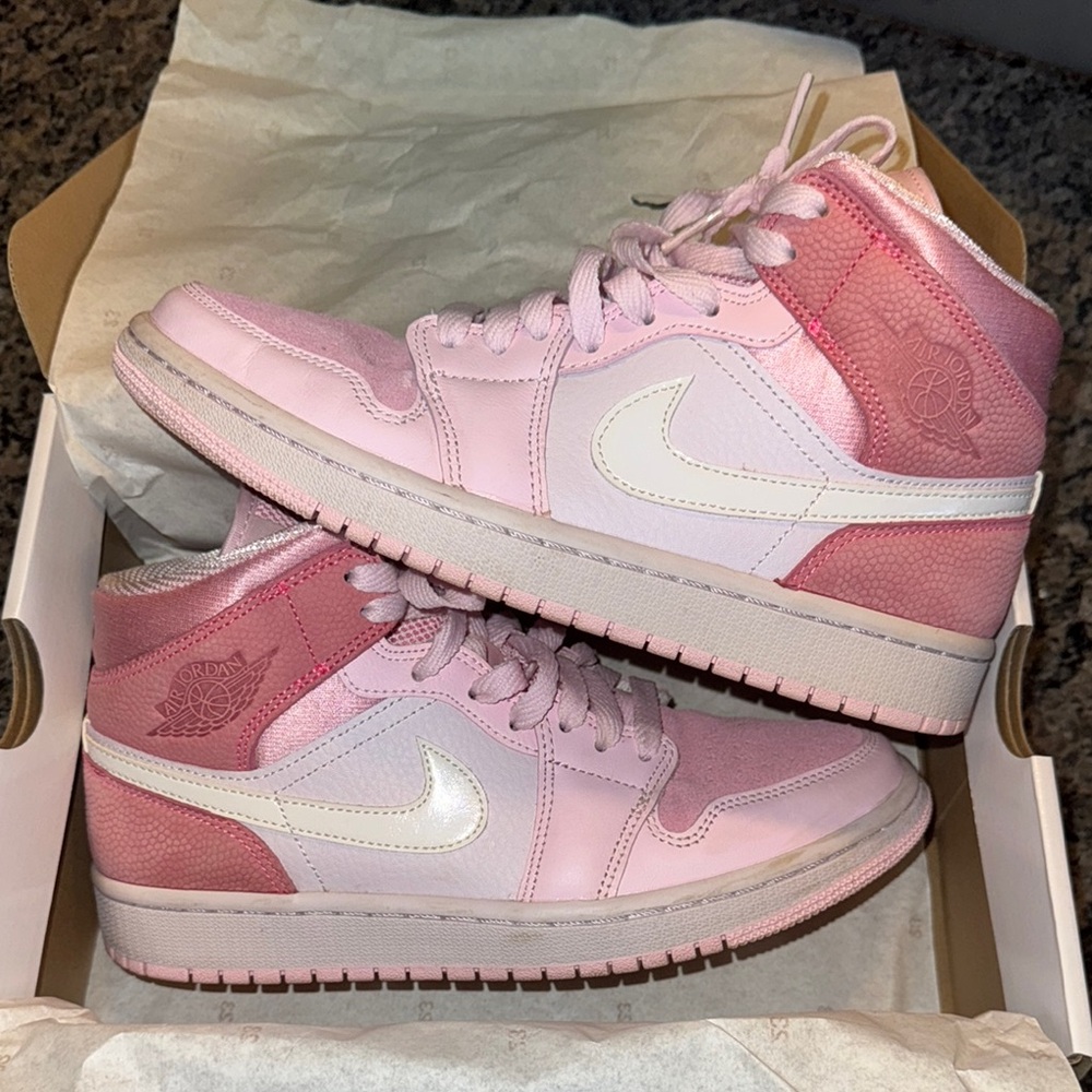 Jordan 1 Mid in Digital Pink